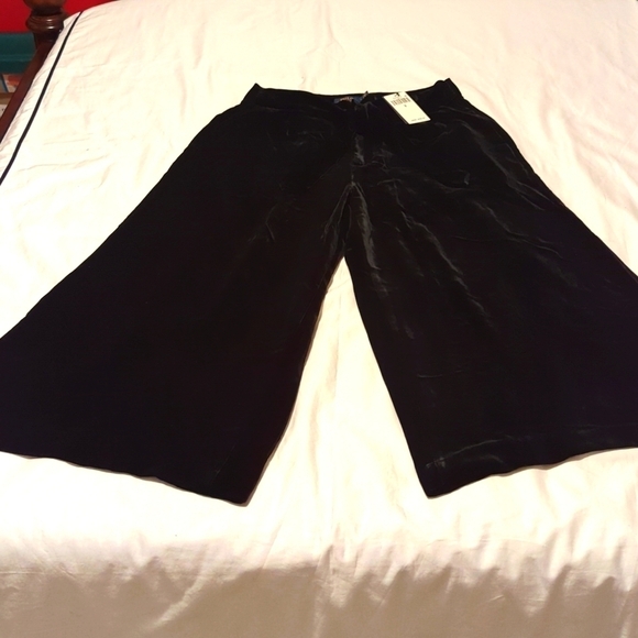 Polo Ralph Lauren Women´s size 6 black Velvet pants.